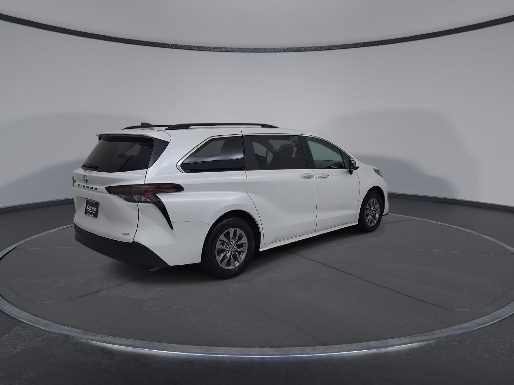 Used 2025 Toyota Sienna XLE FWD image 17