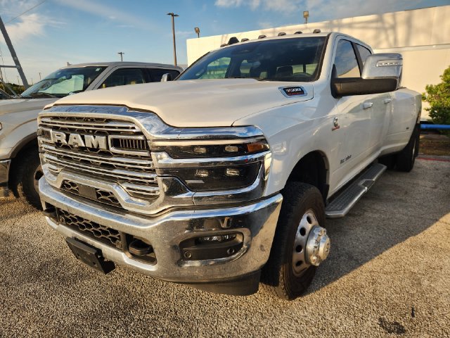 Used 2026 RAM 3500 Laramie AWD/4WD image 3