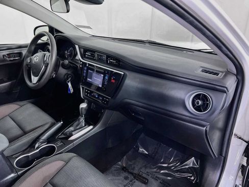 Used 2018 Toyota Corolla LE FWD image 28