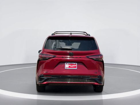 New 2026 Toyota Sienna XSE FWD image 5