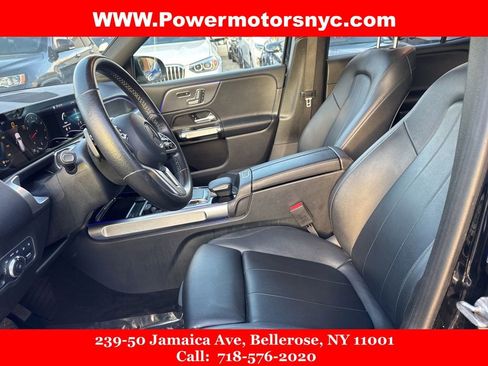 Used 2021 Mercedes-Benz GLB 250 4MATIC w/ Premium Package image 29