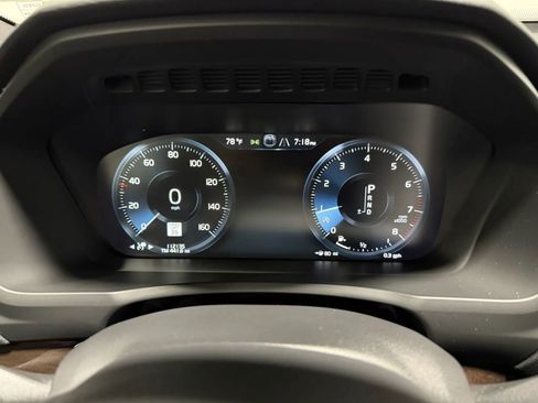 Used 2017 Volvo XC90 T6 Momentum w/ Vision Package AWD/4WD image 32