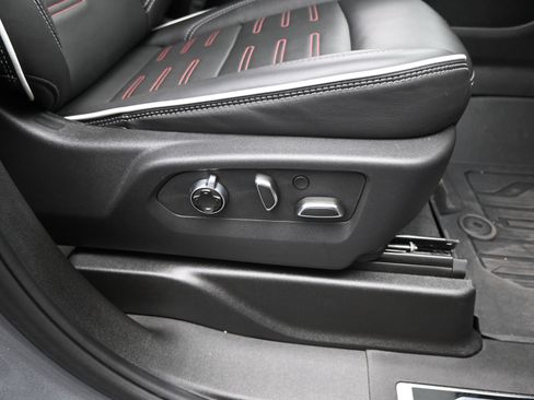 Used 2025 GMC Yukon AT4 Ultimate image 17