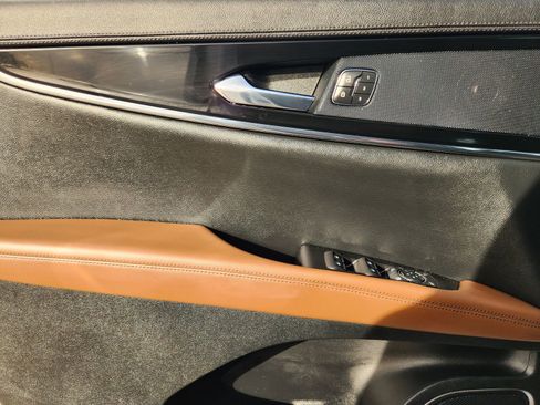 Used 2023 Lincoln Nautilus Reserve image 24