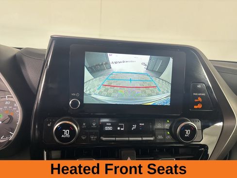 Used 2025 Toyota Highlander XLE AWD/4WD image 17