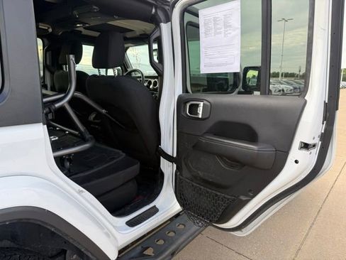 Used 2018 Jeep Wrangler Unlimited Sahara w/ LED Lighting Group AWD/4WD image 20