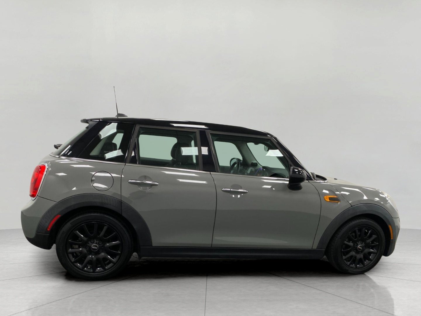 Used 2015 MINI Cooper 4-Door Hardtop FWD image 2