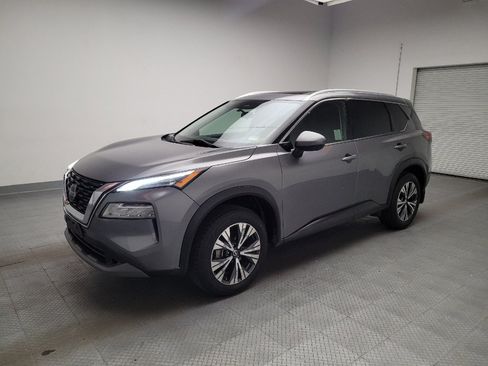 Used 2021 Nissan Rogue SV w/ Premium Package FWD image 2