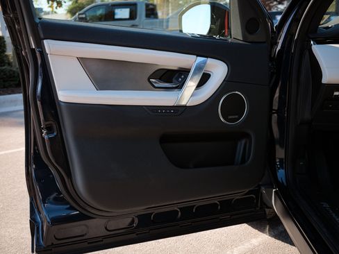 Used 2023 Land Rover Discovery Sport SE R-Dynamic image 14