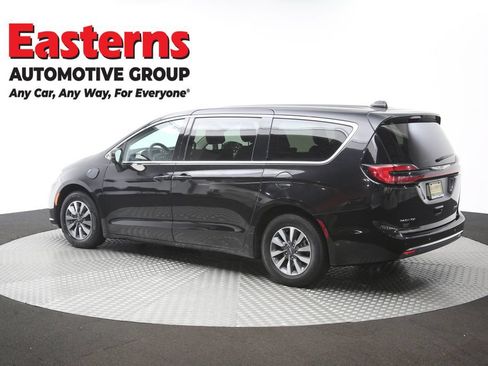 Used 2023 Chrysler Pacifica Touring-L FWD image 65