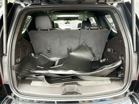 Used 2021 GMC Yukon AT4 w/ Technology Package image 30