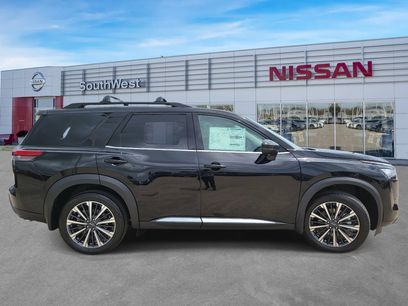 New 2026 Nissan Pathfinder Platinum w/ Cargo Package