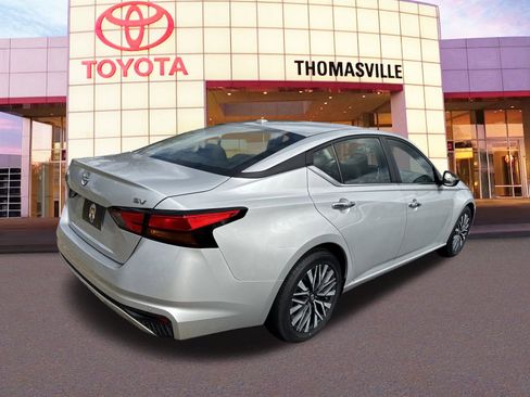 Used 2024 Nissan Altima 2.5 SV image 5