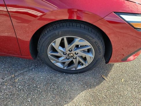 Used 2024 Hyundai Elantra SEL FWD image 6