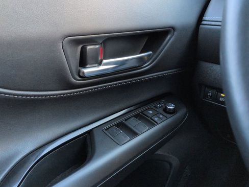 Certified 2023 Toyota Venza LE image 28