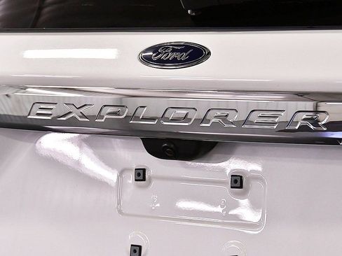 Used 2023 Ford Explorer XLT w/ Equipment Group 202A image 10