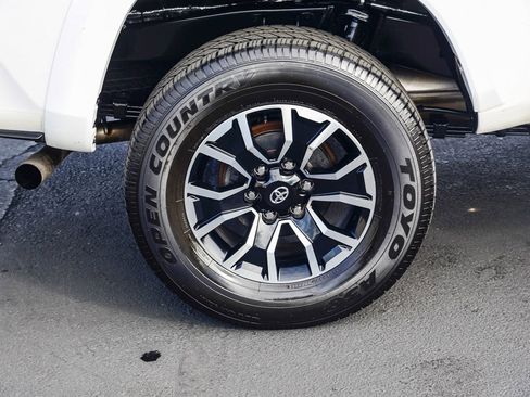 Certified 2022 Toyota Tacoma TRD Sport image 9