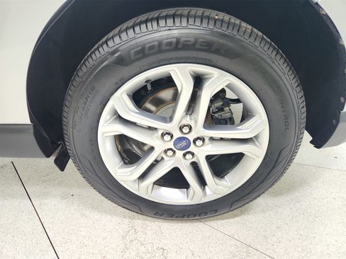 Used 2018 Ford Edge Titanium image 44
