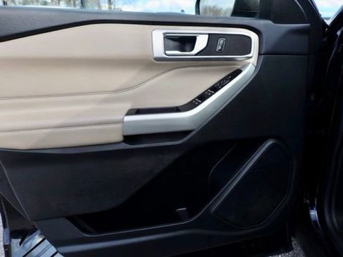 Used 2022 Ford Explorer XLT w/ Equipment Group 202A image 24