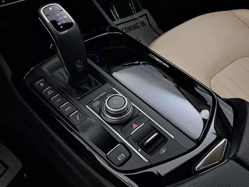Used 2021 Maserati Levante S AWD/4WD image 22