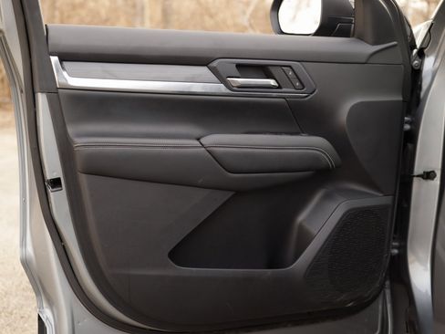 Used 2025 GMC Terrain Elevation image 23