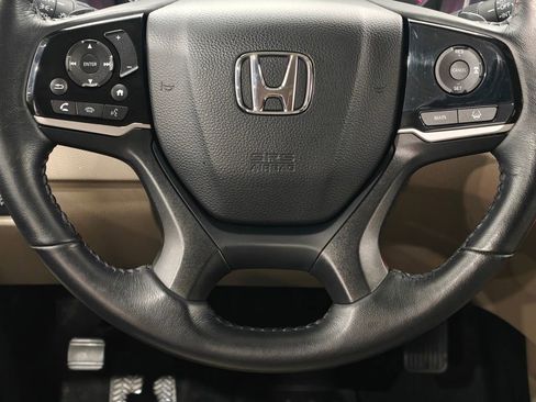 Used 2022 Honda Pilot Touring image 6