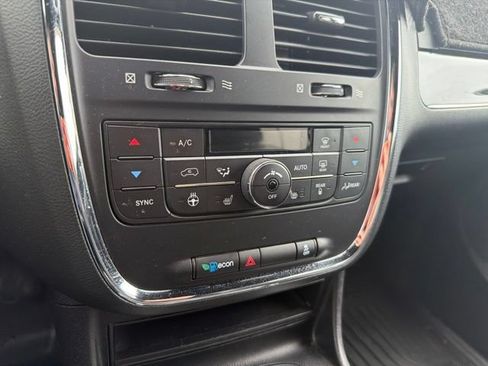 Used 2019 Dodge Grand Caravan SXT w/ Driver Convenience Group FWD image 14