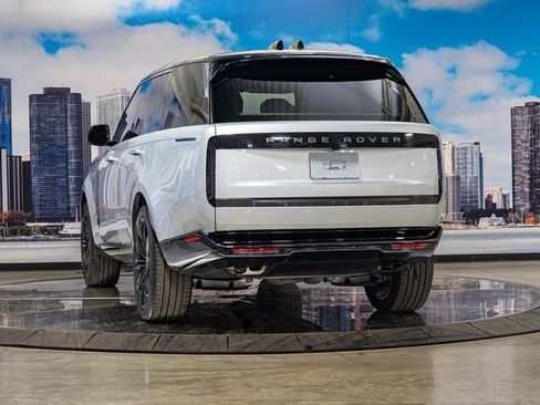 Used 2025 Land Rover Range Rover SE image 9