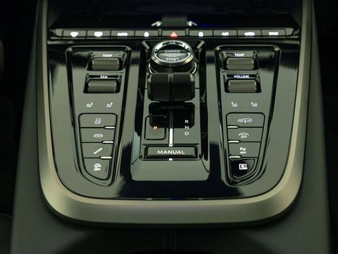 New 2026 Aston Martin DBX 707 image 33