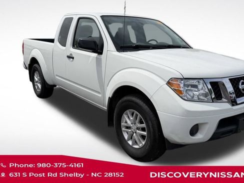 Used 2019 Nissan Frontier SV image 2
