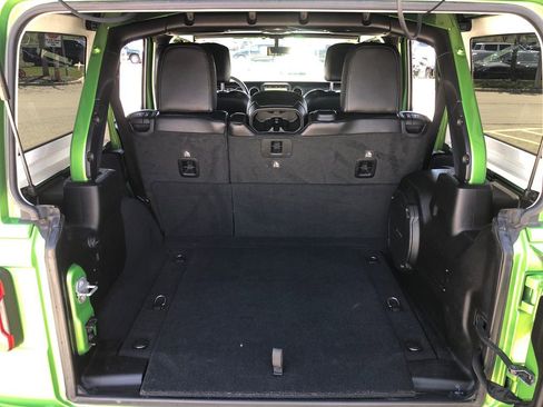 Used 2019 Jeep Wrangler Unlimited Sahara AWD/4WD image 18