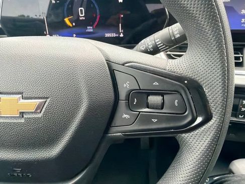 Used 2025 Chevrolet Trax LT FWD image 45