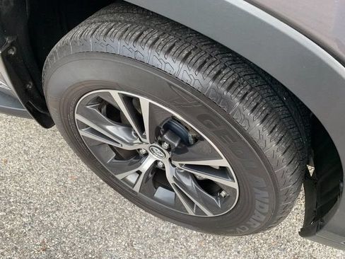 Used 2016 Toyota Highlander XLE FWD image 9