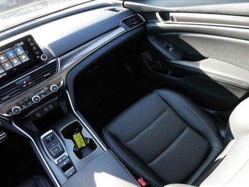 Used 2022 Honda Accord Sport image 11