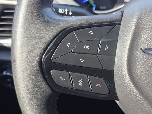Used 2022 Chrysler Pacifica Touring-L w/ Uconnect Theater Family Group FWD image 13