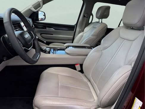 Used 2023 Jeep Wagoneer 4WD w/ Premium Group I image 15