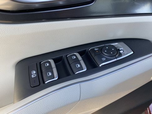 Certified 2025 Kia Sorento S FWD image 20