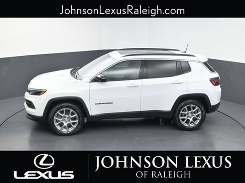 Used 2023 Jeep Compass Latitude w/ Sun and Sound Group AWD/4WD image 29