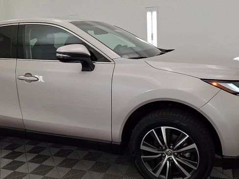 Certified 2023 Toyota Venza LE image 6