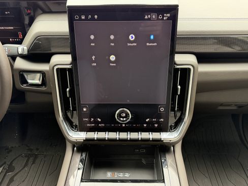 New 2026 GMC Yukon Elevation image 28