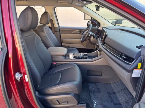 Used 2025 Kia Carnival EX FWD image 15