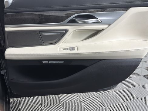 Used 2016 BMW 750i xDrive image 31