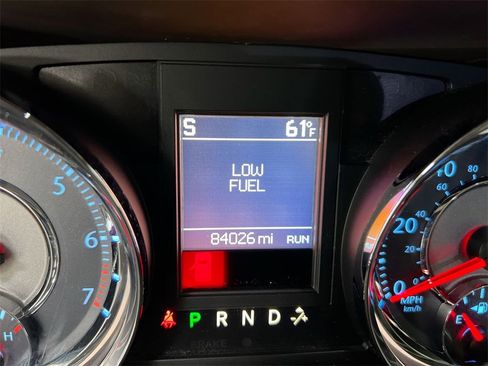 Used 2016 Chrysler Town & Country Touring image 12