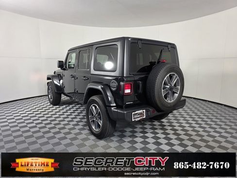 Used 2023 Jeep Wrangler Sahara image 5