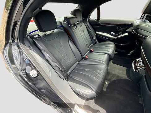 Used 2020 Mercedes-Benz S 560 4MATIC Sedan w/ Premium Package image 32