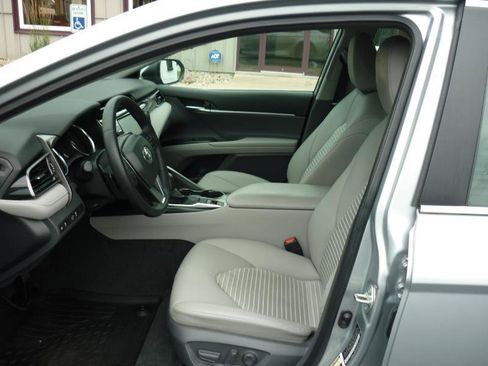 Used 2020 Toyota Camry SE AWD/4WD image 9