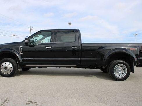 Certified 2022 Ford F450 Platinum w/ FX4 Off-Road Package image 5