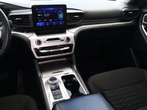 Used 2021 Ford Explorer XLT image 10
