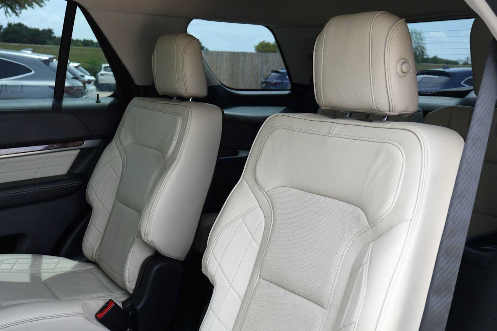Used 2019 Ford Explorer Platinum AWD/4WD image 13