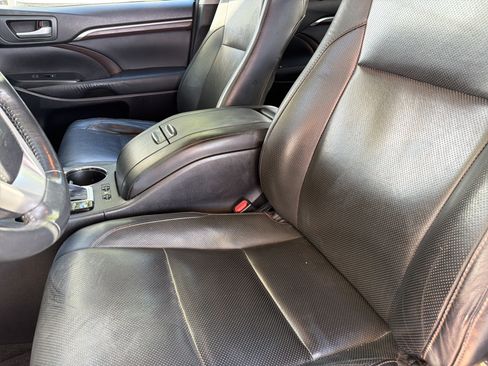 Used 2014 Toyota Highlander Limited Platinum AWD/4WD image 17